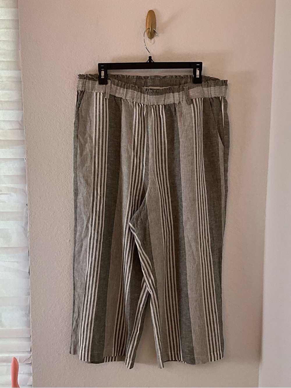 NWT New York & Company Gray and White Vertical-Stripe Linen-Blend Pants xl